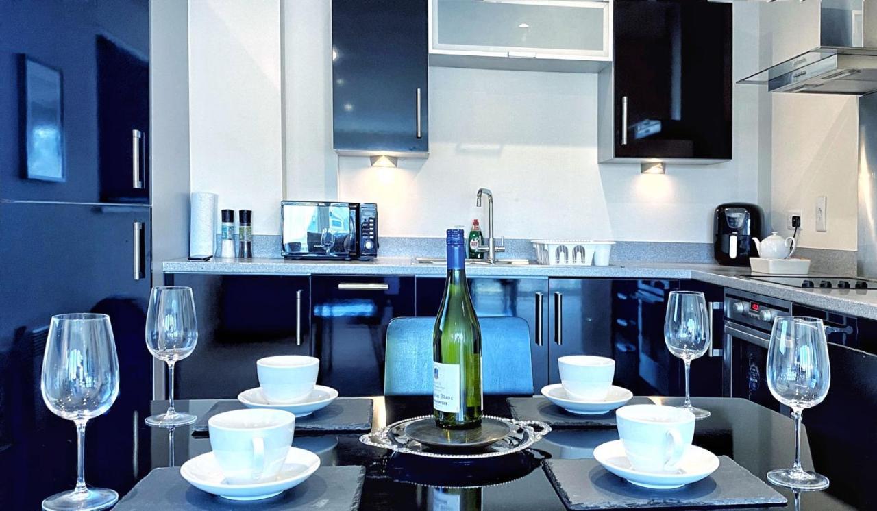 Artistic And Luxurious Apt With Sea View. Beach Side Свонсі Екстер'єр фото